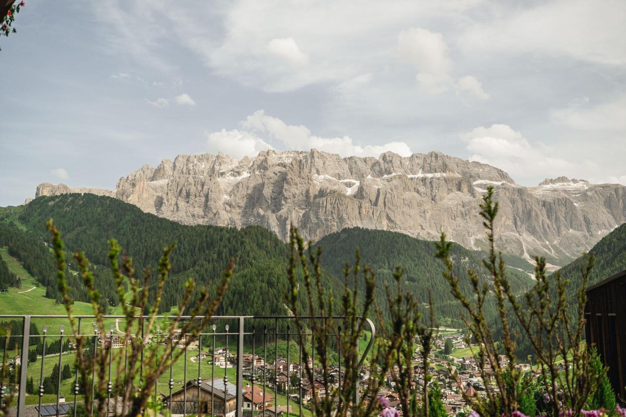 Hotel Daniel Apartments Selva di Val Gardena Extérieur photo