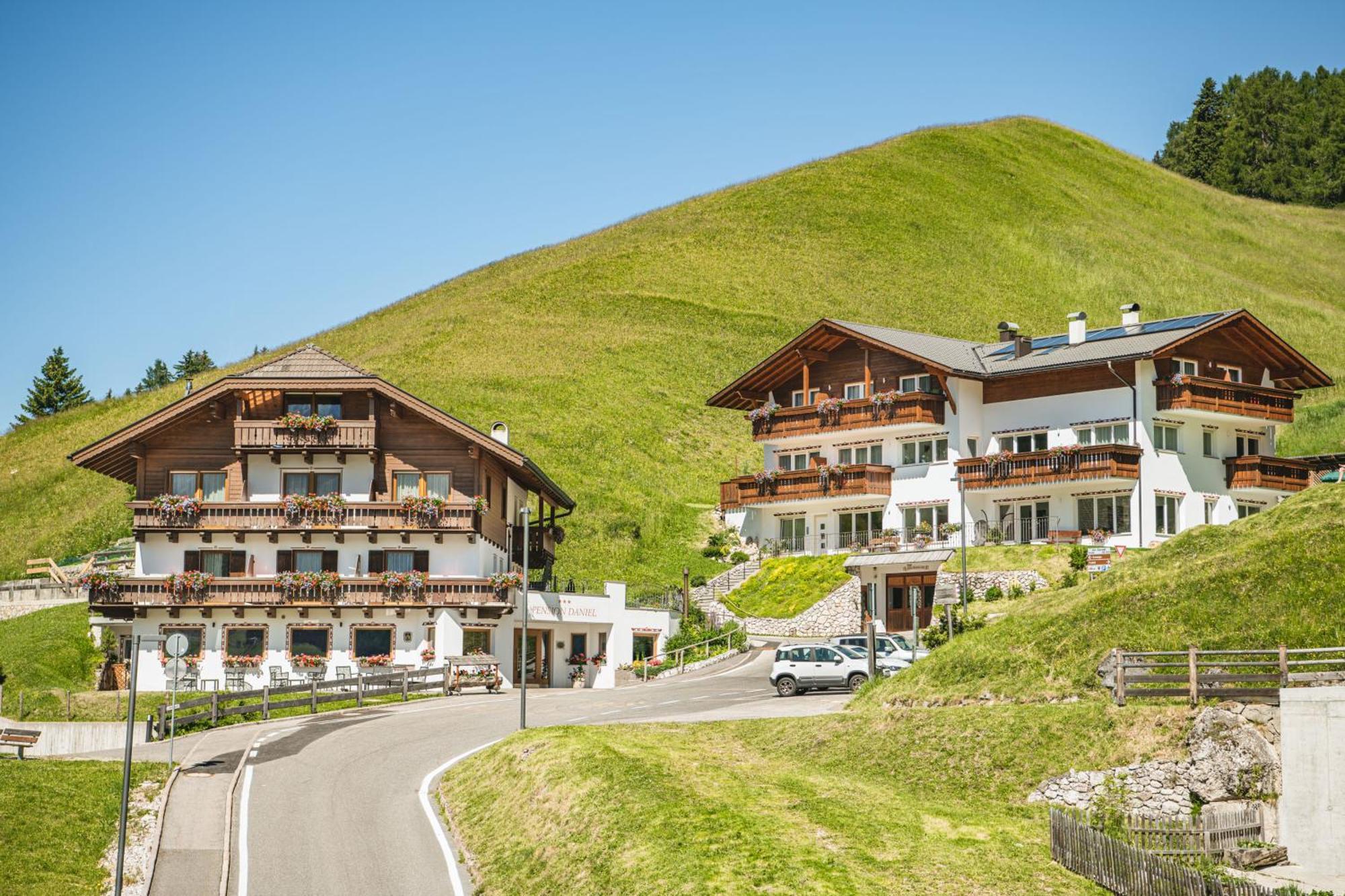 Hotel Daniel Apartments Selva di Val Gardena Extérieur photo